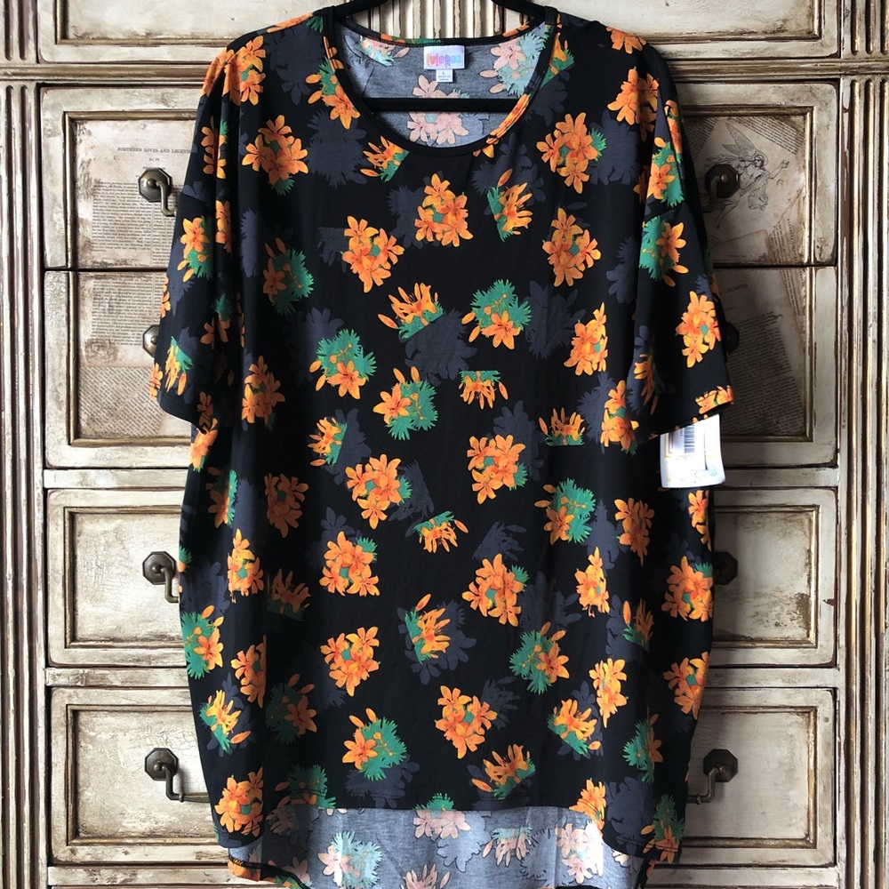 ♦️2/$30 Floral LuLaRoe Irma Tunic Top